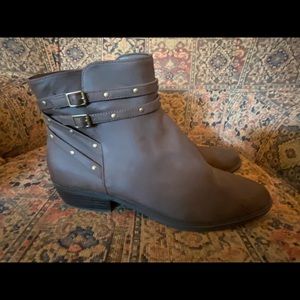 Chaps women’s ankle boots